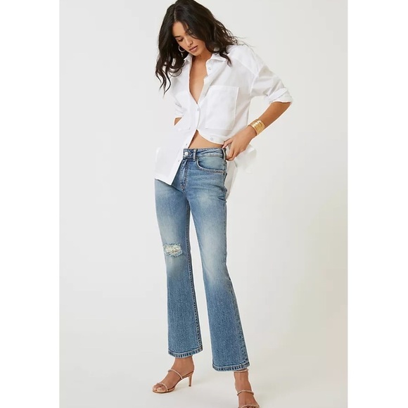 𝅺ANTHROPOLOGIE Pilcro the yaya kick flare Jean New NWT Medium Blue Denim Anthro - Picture 2 of 6